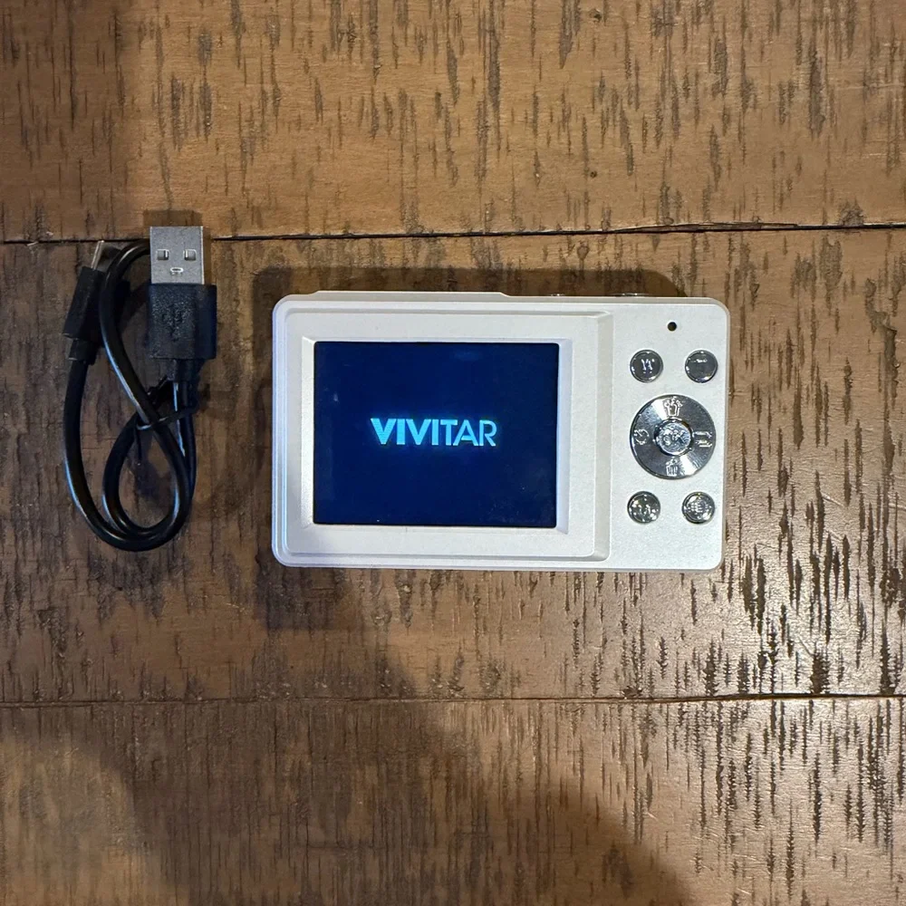Vivitar VEC S124 Digital Camera Y2K Silver Point & Shoot w/ Battery + USB-C